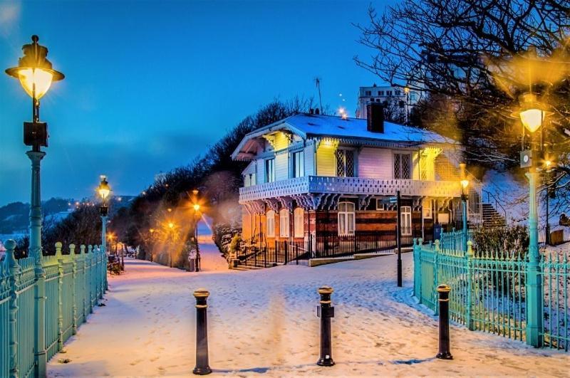 The Spa Chalet Scarborough Hot Tub, Pool, Gym, Beach Location Buitenkant foto